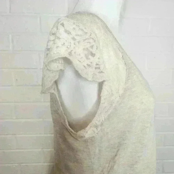 Rue21 women's cream colored blouse size medium - Picture 4 of 7